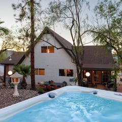 Desert Views, Hot Tub, Sauna & Cold Plunge