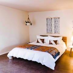 Sunlit Escape, Pool Access, Pet-Friendly