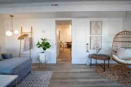 Steps to the beach! Free Parking, Outdoor Shower