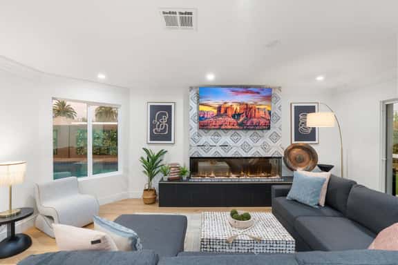 Heated Pool, Game Room & Chef's Kitchen - Image 1