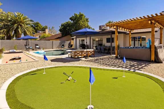 Family Home: Pool, Hot Tub & Backyard Games - Imagen 1