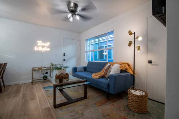 Steps from the beach! 2bd Extended Loft w/parking - Image 1