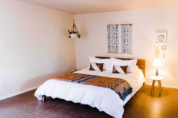 Sunlit Escape, Pool Access, Pet-Friendly - Image 1