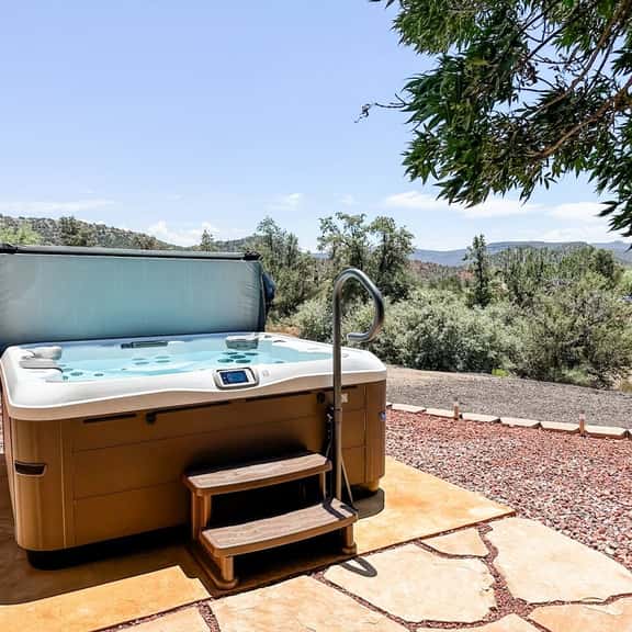 Red Rock Views, Hot Tub & Backyard Trails - Image 1