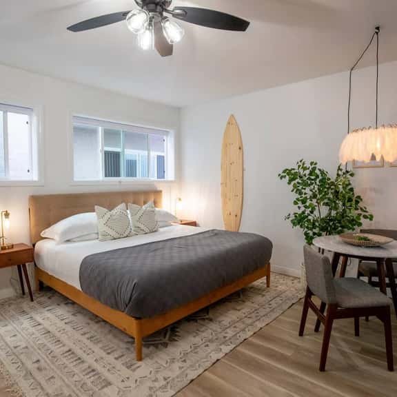 Steps from the beach! Studio Surf Extended Stay - Image 1