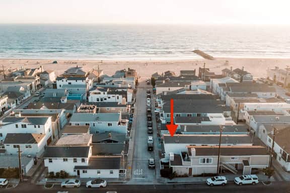 Steps to the beach! Free Parking, Outdoor Shower