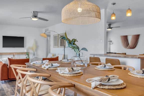 Pool, Backyard & Billiards! Ideal Tempe location