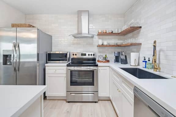 Old Town Family Stay near Trolley & Waterfront