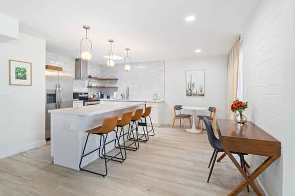 Old Town Family Stay near Trolley & Waterfront