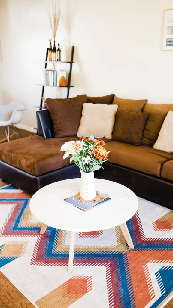 Sunlit Escape, Pool Access, Pet-Friendly