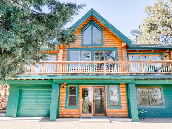 Mountain-View Log Cabin with Wraparound Deck