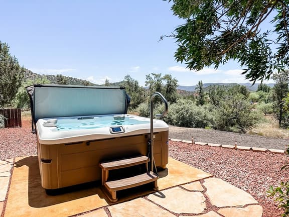Red Rock Views, Hot Tub & Backyard Trails